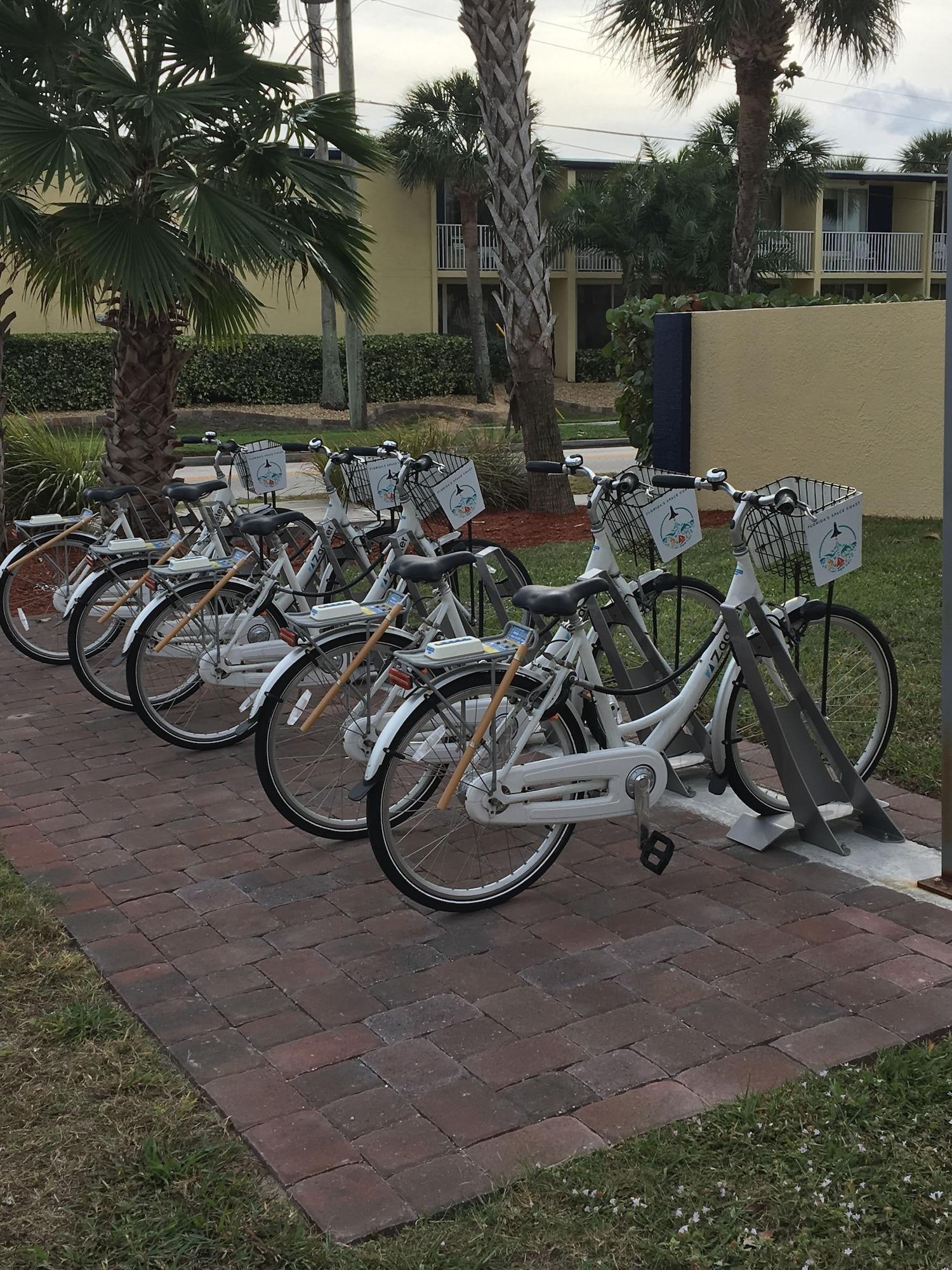 Days Inn By Wyndham Cocoa Beach Port Canaveral Exterior foto